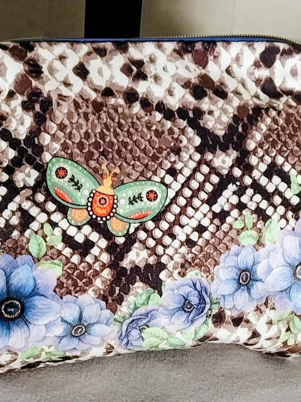 NWOT Estee Lauder Moth On Reptile Pattern Beautiful Cosmetic Bag